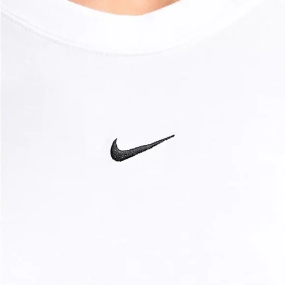 Nike Short Sleeve Cropped Logo T Shirt in White Size Medium - Picture 3 of 5
